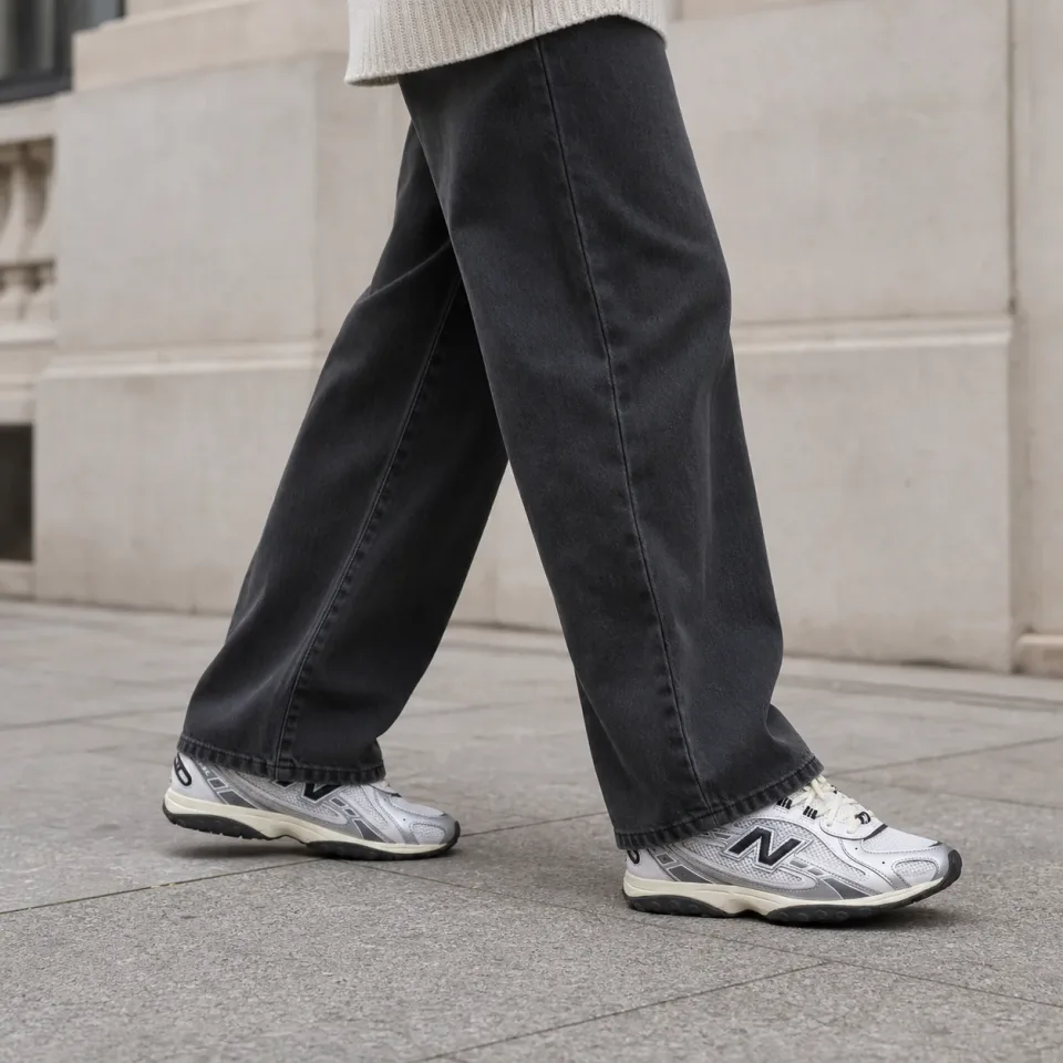 New Balance 204L Silver Metallic Black · Foto 2 de 5