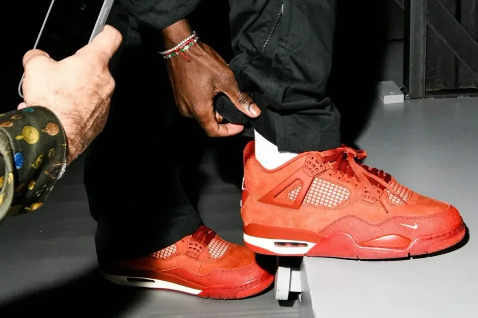 Nigel Sylvester x Air Jordan 4 OG · Foto 3 de 6