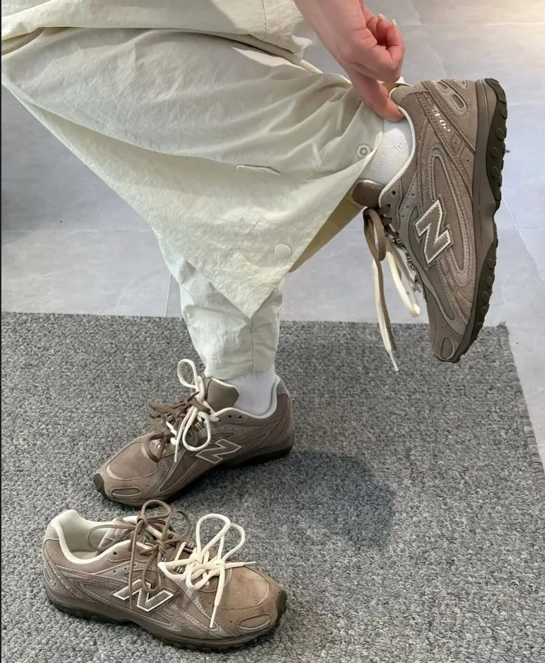 New Balance 204L Mushroom Arid Stone · Foto 3 de 5
