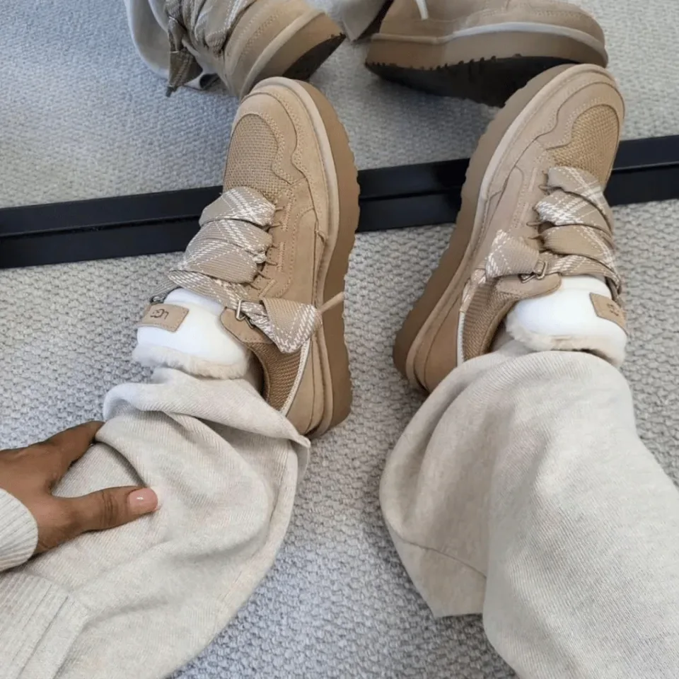 UGG Lowmel Sand · Foto 2 de 4