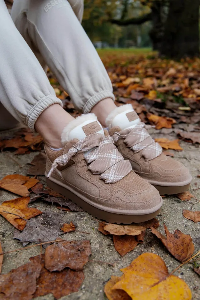 UGG Lowmel Sand · Foto 3 de 4