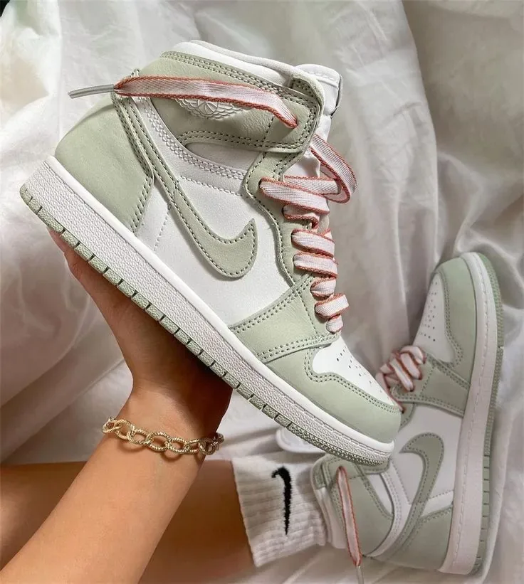 Wmns Air Jordan 1 Retro High OG ‘Seafoam’ · Foto 3 de 7