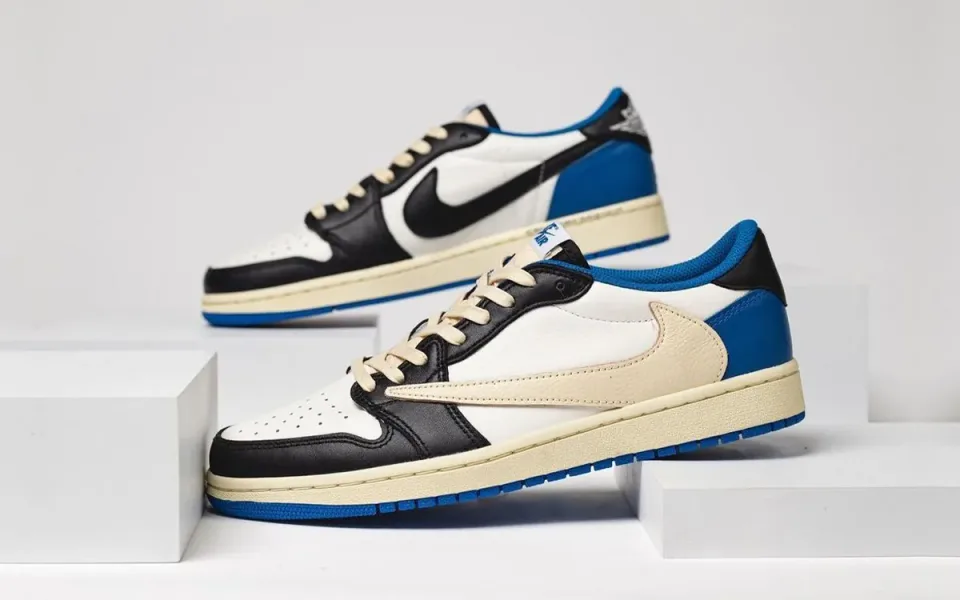 AIR JORDAN 1 LOW OG SP FRAGMENT DESIGN X TRAVIS SCOTT · Foto 4 de 5
