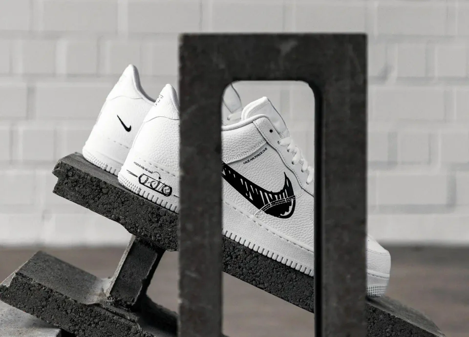 NIKE AIR FORCE 1 LV8 UTILITY · Foto 3 de 5