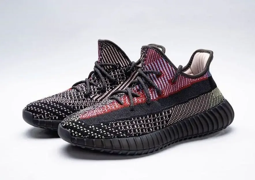 YEEZY BOOST 350 V2 “YECHEIL” · Foto 3 de 4