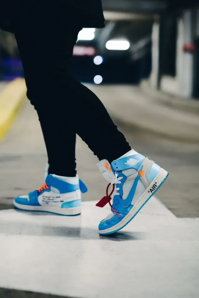 Air Jordan 1 High OG x Off White UNIVERSITY BLUE · Foto 3 de 6