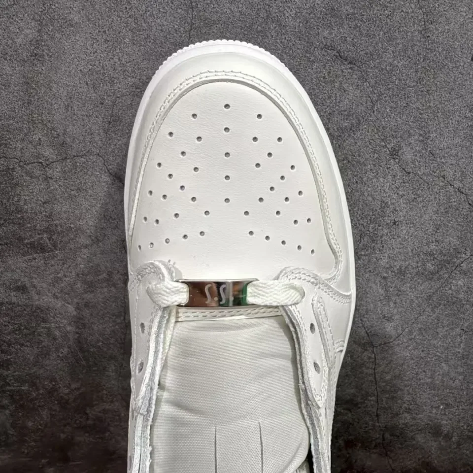 Air Jordan 1 Low OG x Travis Scott White Party · Foto 12 de 15