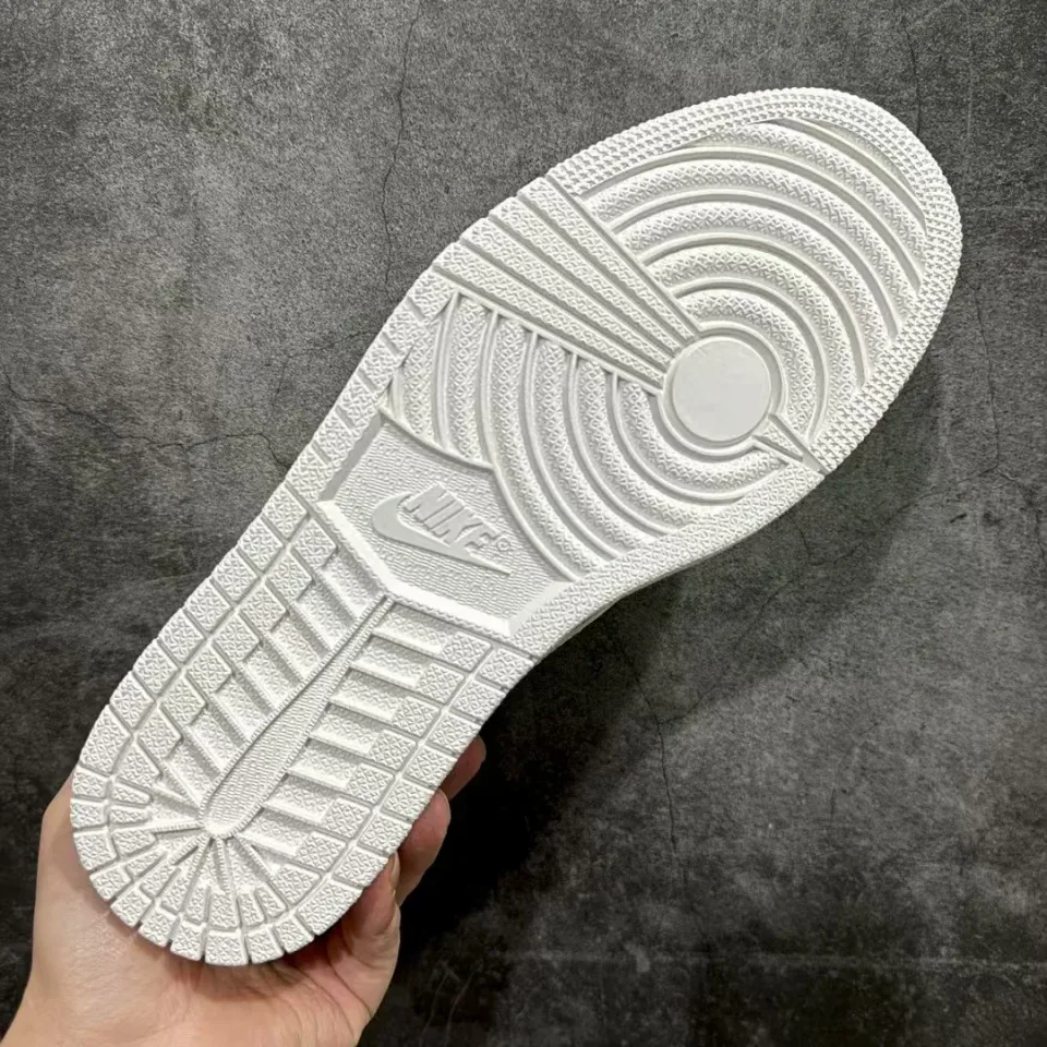 Air Jordan 1 Low OG x Travis Scott White Party · Foto 15 de 15