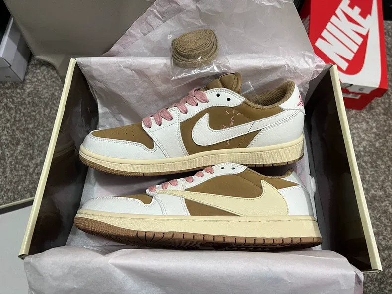 Travis Scott x Jordan Air Jordan 1 Low OG · Foto 6 de 8