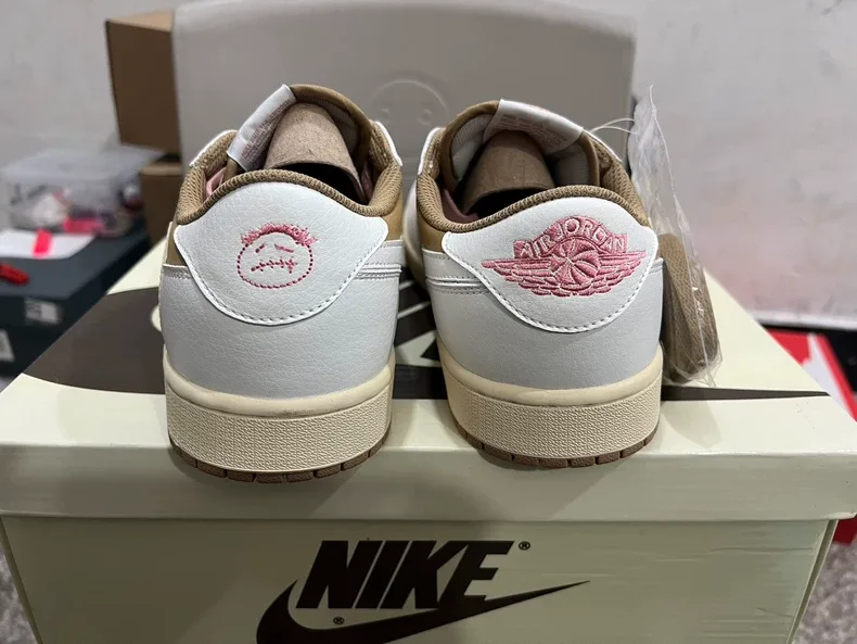 Travis Scott x Jordan Air Jordan 1 Low OG · Foto 7 de 8