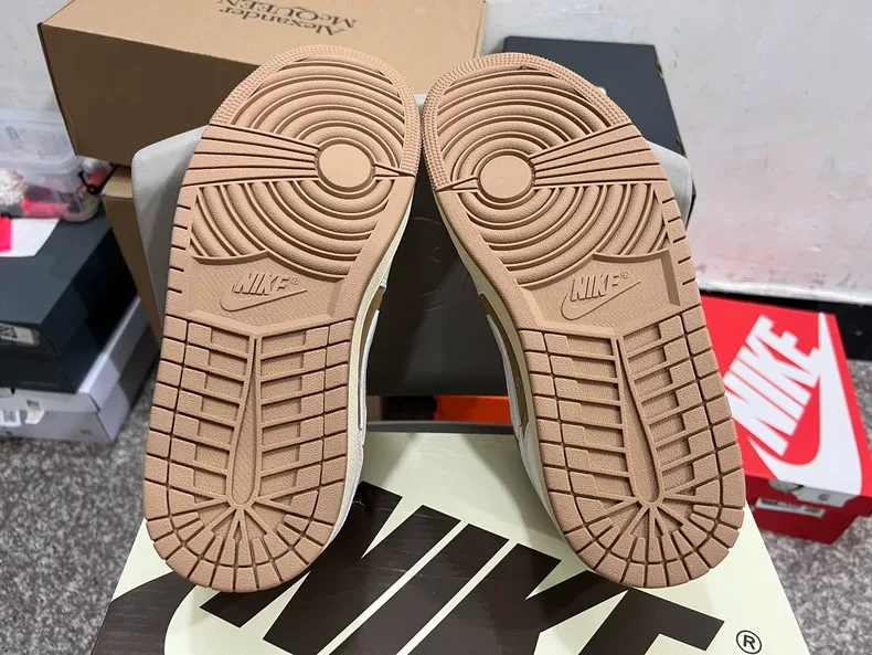 Travis Scott x Jordan Air Jordan 1 Low OG · Foto 8 de 8