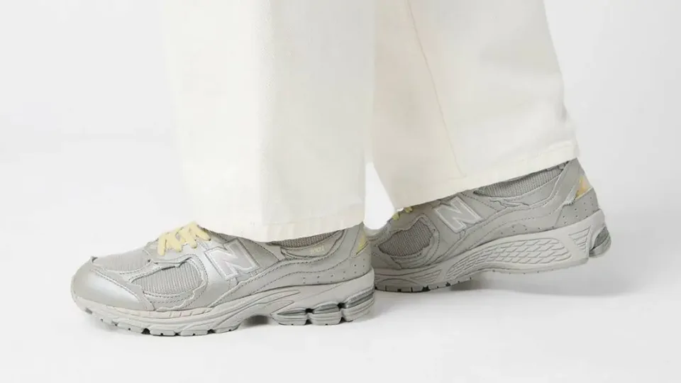 size? x New Balance 2002R Refined Future Silver · Foto 3 de 4