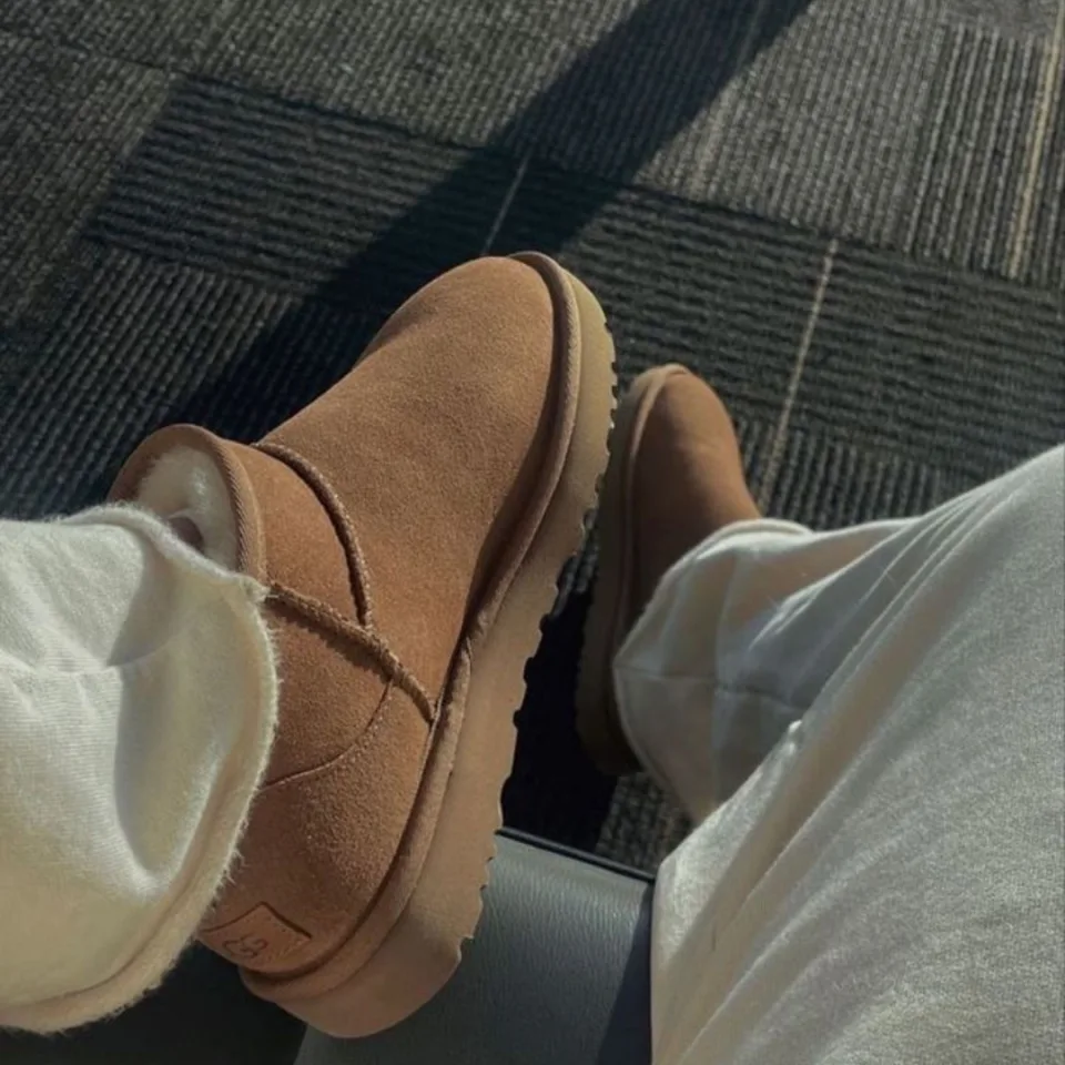 UGG Classic Ultra Mini Chestnut · Photo 4 of 4