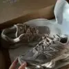 New Balance 9060 ‘Mushroom Timberwolf’ - Vista trasera